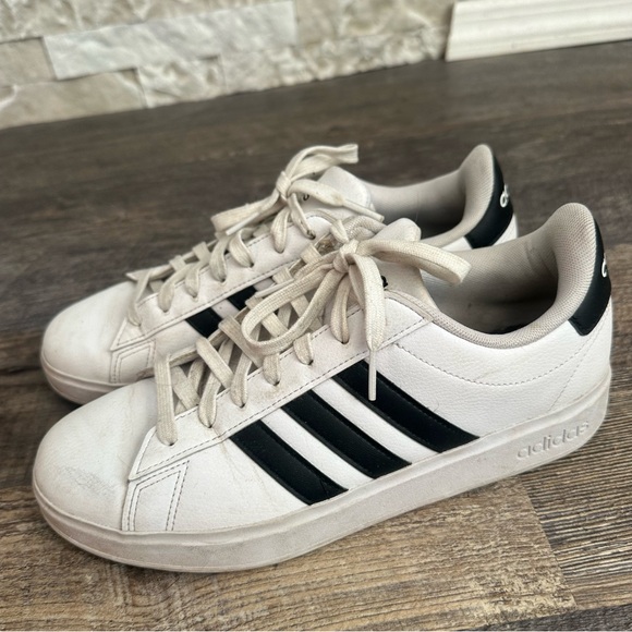 ADIDAS GRAND COURT CLOUDFOAM TENNIS SHOE, SZ 10 - Picture 2 of 4